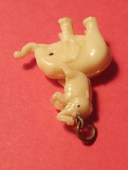 ELEPHANT & BABY ON BACK LUCKY PENDANT GREAT FOR ANY VINTAGE COLLECTION!