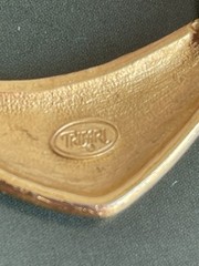 Vintage Trifari gold tone modernist herringbone necklace statement signed