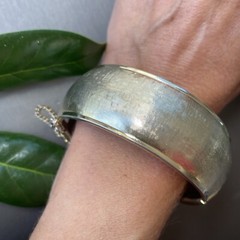 Vintage Bangle Bracelet Estate Jewelry Pre-Owned Textured Gold Plated Wash 7″