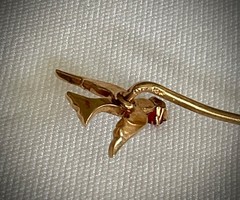 Antique 10kt Gold DOVE/SPARROW Ruby & Seed Pearl Stick Pin w Orig Jewlers Case