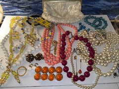 lot 1950s 1960s costume jewelry Necklaces Clip Earrings Pins Brooches Bracelets