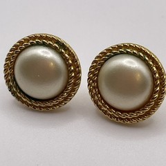 Earrings Vintage Faux Pearl Round Metal Gold Tone Pierced Stud Jewelry