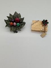 Set Of Vintage Christmas Brooches Poinsettia And Gold Toned Gift