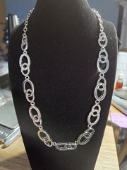 Vintage Y2K Era Liz Claiborne Silver Tone Oval Link Necklace 16-18″ Signed LC