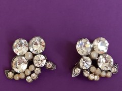 VINTAGE PAIR RHINESTONE PEARL PINS