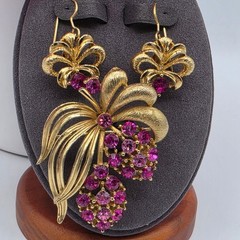 Vintage Lisner Gold Tone Fuchsia Pink Rhinestone Floral Brooch and Earring Set