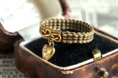 ANTIQUE VICTORIAN ENGLISH 15K GOLD HAIR MOURNING RING w/ TINY HEART CHARM c1850