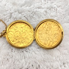 Vintage Victorian Style Locket Pendant Necklace Engraved Floral Flower Motif