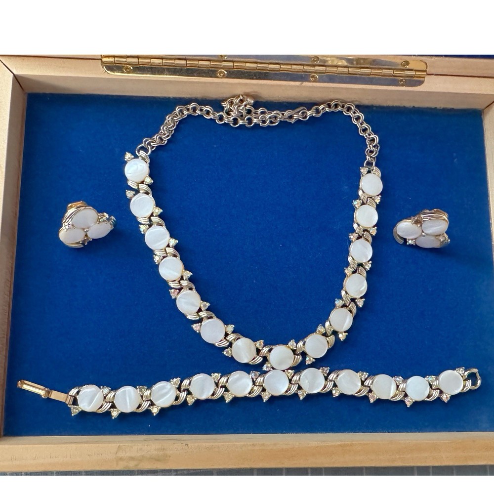 Vintage Judy Lee Signed White Moonglow Lucite Parure Necklace Bracelet Earrings