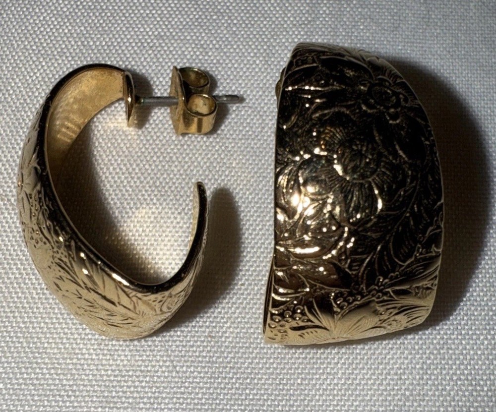 Gold tone Embossed texture Hoop Pierced Earrings