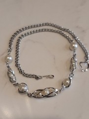 Vintage Faux Pearl Silver Tone Necklace 16″ Mid Century Modern Costume Jewelry