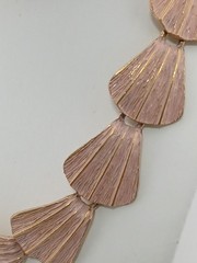 Mid-century gold tone pink/peach clamshell enamel panels design chocker necklace