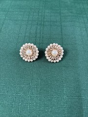Early Miriam Haskell Style Wired Pearl Cluster Clip-on Earrings Gold Tone Nest