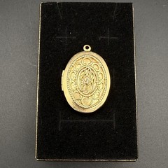 Vintage Gold Tone Locket Pendant Ornate Filigree Oval Photo Charm Mid Century