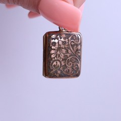 Antique Vintage English Rolled Gold Locket Pendant Floral Engravings – NO TARIF