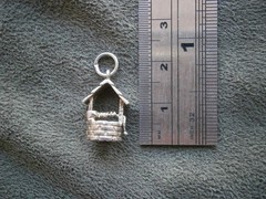 Wishing Well Pail on Wall Vintage Sterling Silver Bracelet Charm Pendant 1.6g