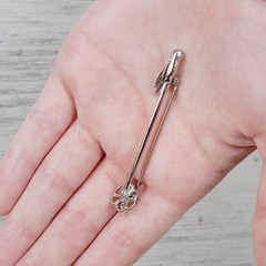 VINTAGE STERLING SILVER SKI POLE 925 BROOCH PIN RETRO PRETTY SIGNED WINTER SPORT
