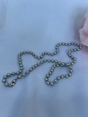 VINTAGE MONET 24″ GRAY FAUX PEARL HAND-KNOTTED MATINEE NECKLACE