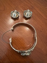 Vintage Whiting & Davis Jewelry Set – Peridot Olivine & Silver-Toned Filigree