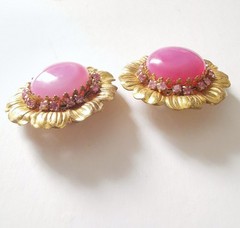 MIRIAM HASKELL 50’S SIGN 2-PC SET PINK PÂTÈ DE VERRE BEADS & MONTÉE BRASS ACCENT