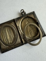 Vintage New York Souvenir Book Locket Die-Struck Statue Liberty Skyline c1935-45