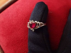#195–VINTAGE STERLING SILVER HEART RING-925-SIZE-7 1/2–VERY NICE STONES-
