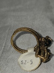 Vintage NOS 18K H.G.E. Ring Size 5 Emerald Green Rhinestone Braided Rope Design