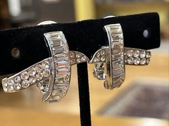 Glamorous Designer Jarin Pave’ Faceted Crystal Rhinestone Clip Earrings Sparky