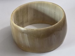 Vintage Buffalo Horn Beige 1 1/2″ Cuff Bracelet 7.5″