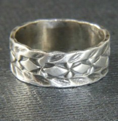 Southwestern stamped 1/4″ vintage 0.925 Sterling Silver band Ring size 5