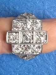 Beautiful vintage Art Deco diamond ring, platinum band with 11 stones, 1.57 ct