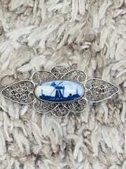 VINTAGE Signed DELFT Blue White PORCELAIN WINDMILL PIN Silver Filigree Frame
