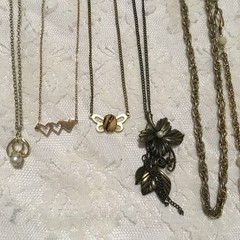 Vintage 9 Nekclace lot Gold Tones Various Pendants Chain Beads Tassel Vtg to Mod