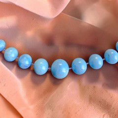 Vintage Sarah Coventry Caribbean Blue Marbled Lucite Graduated Bead Necklace 29″