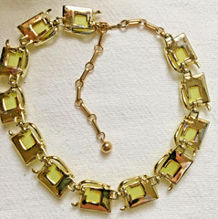 VINTAGE LUCITE – CORO Necklace – YELLOW – Collar length 16′” Gold-tone