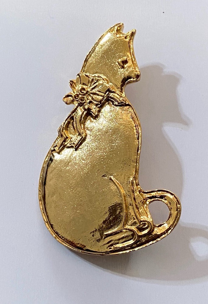 Vintage Vero Goldtone Cat Brooch