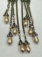 Vintage Signed Sweet Romance USA 32IN rhinestone And Pearl Necklace Leaf Details