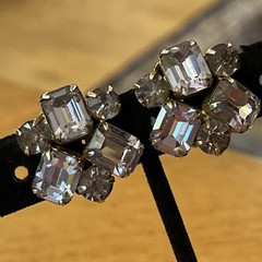 Vintage Weiss Prong Set Purple Lilac Faceted Crystal Glass Clip On Earrings