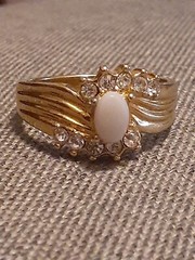 Uncas gold plated opal and rhinestone accent ring size 11.75