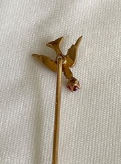 Antique 10kt Gold DOVE/SPARROW Ruby & Seed Pearl Stick Pin w Orig Jewlers Case