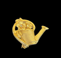 Vintage Gold-tone Watering Can Brooch Floral Garden Pin 33x24mm