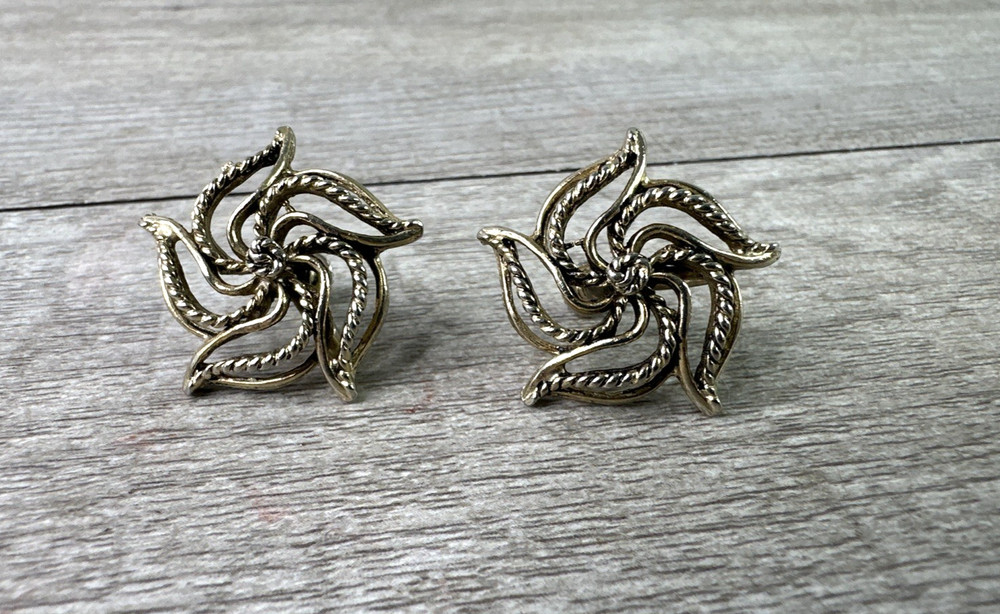 Vintage Unbranded Antique Gold Screw Back Five Point Star Earrings
