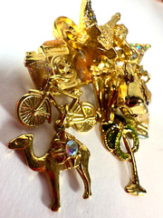 Vintage Brooch Kirks Folly Charms Travel Adventure Dangle Goldtone