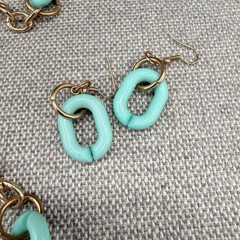 Vintage Necklace Earring Jewelry Set Acrylic Aqua Links gold Tone Chain