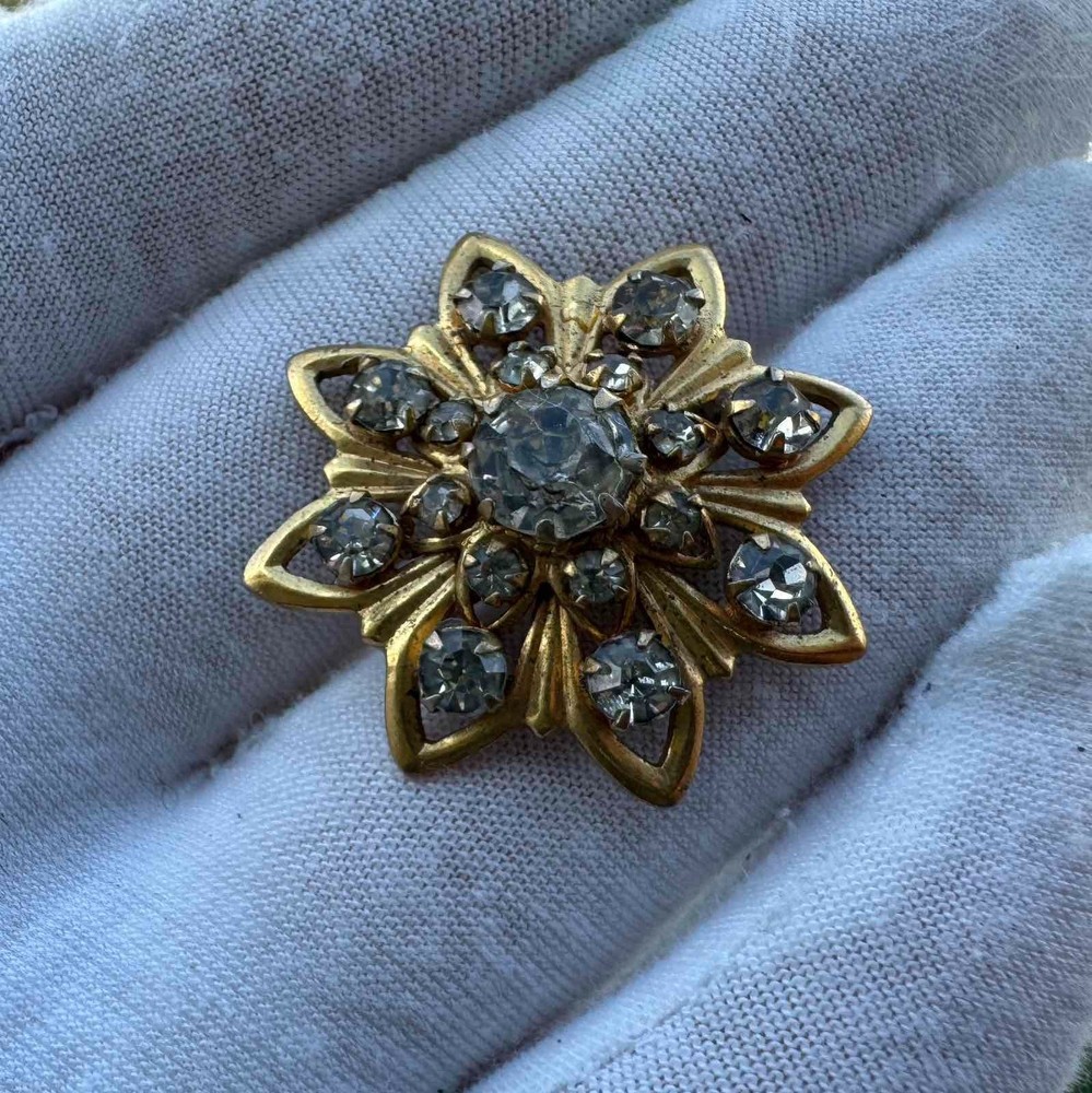 Vintage Flower Brooch with Clear Rhinestones, Gold Tone Floral Pin, Elegant Vint