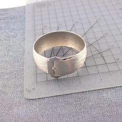 Vintage Brushed Silver Tone 1″ Wide Wrap Tension Close 7″ Belt Bracelet
