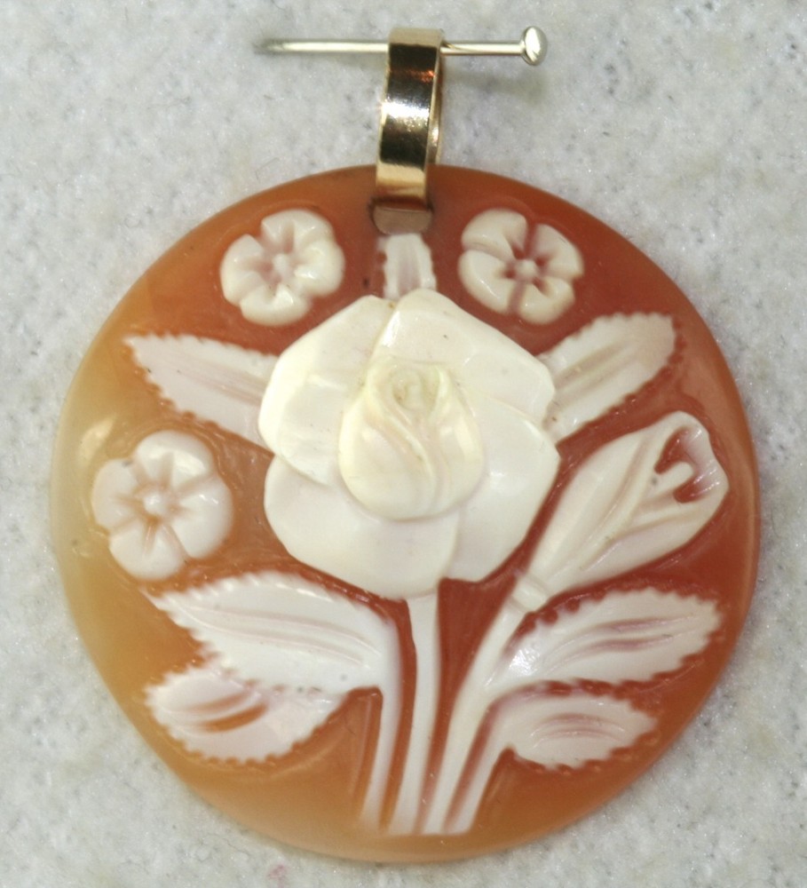 CONTEMPORARY ITALIAN 14K GOLD CARVED ROSE FLOWER CAMEO PENDANT FOR A NECKLACE
