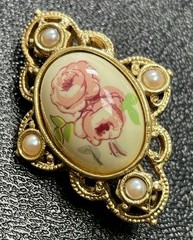 Vintage 1.3” Pink Rose Flower Painted Cabochon Faux Pearl Gold Tone Brooch Pin