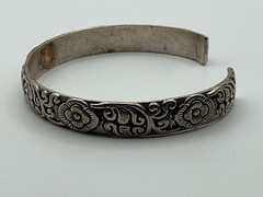 VTG Signed Chinese Good Karma Floral Chased Cuff Bracelet Sterling Silver 36g