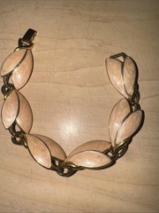 Vintage Trifari Gold Tone Leaf Bracelet 1955/1969 7-3/8″ w/ Crown Trifari Mark